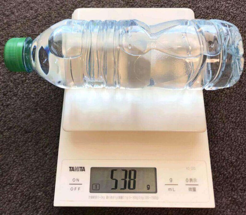 500mlペットボトルの重さは538gです