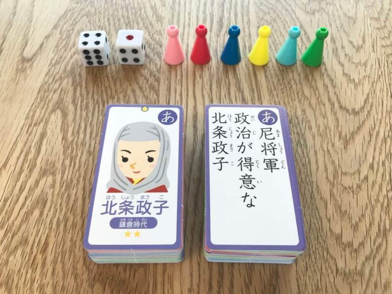 日本の歴史ゲームのコマとサイコロ、カード